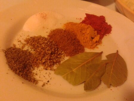 Condimente indiene pentru Chicken Masala (Masala de pui)